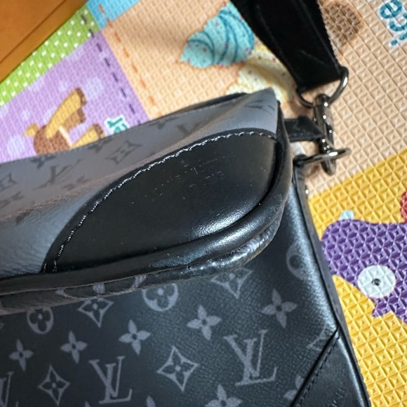 Louis Vuitton Trio Messenger - Picture 2 of 7